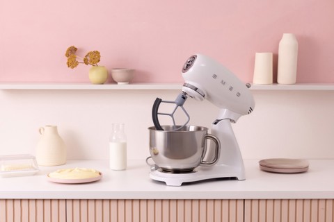 Smeg SMF05WHEU sbattitore Sbattitore con base 1000 W Bianco