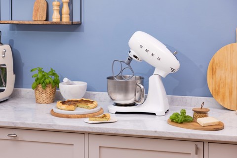 Smeg SMF05WHEU sbattitore Sbattitore con base 1000 W Bianco