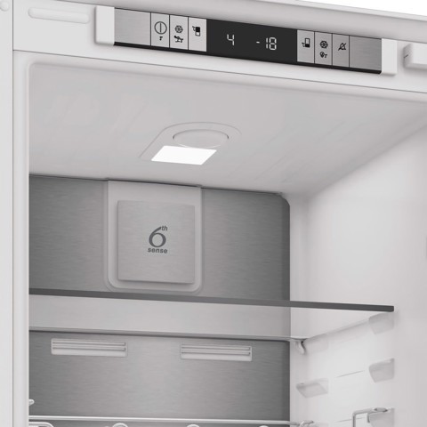 Whirlpool WHKN 3283 B4E Frigorifero combinato a incasso, Total No Frost ventilato, 55 cm, Classe E, Bianco, 37 db, h 194cm